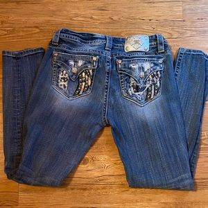 Miss Me Size 30 Mid-Rise Skinny.
In Extremely Good Condition.